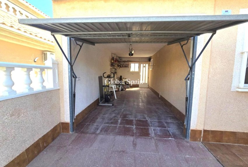 Wederverkoop - VILLA -
TORREVIEJA - LOS BALCONES - LOS ALTOS