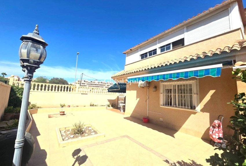 Wederverkoop - VILLA -
TORREVIEJA - LOS BALCONES - LOS ALTOS