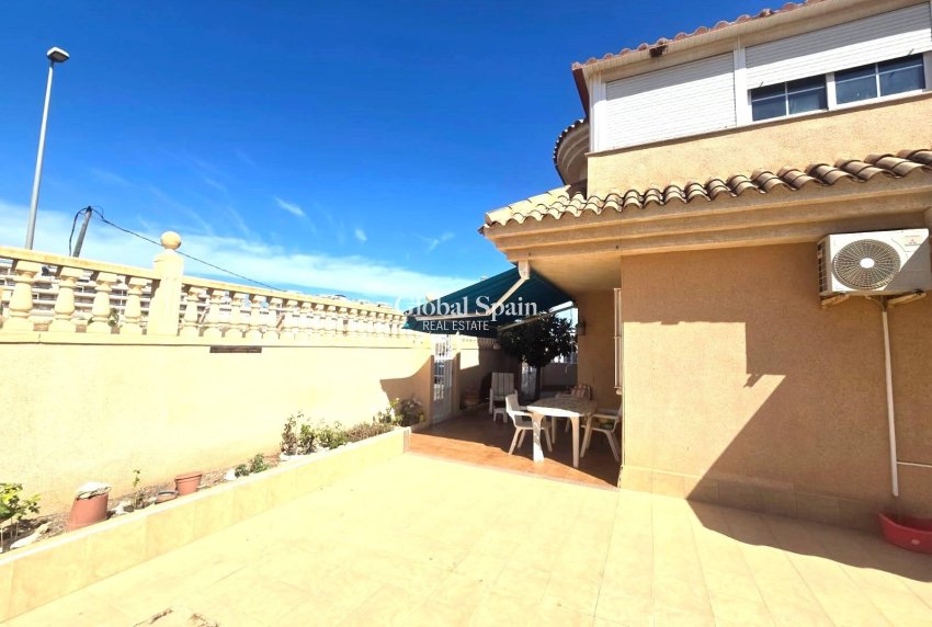 Wederverkoop - VILLA -
TORREVIEJA - LOS BALCONES - LOS ALTOS