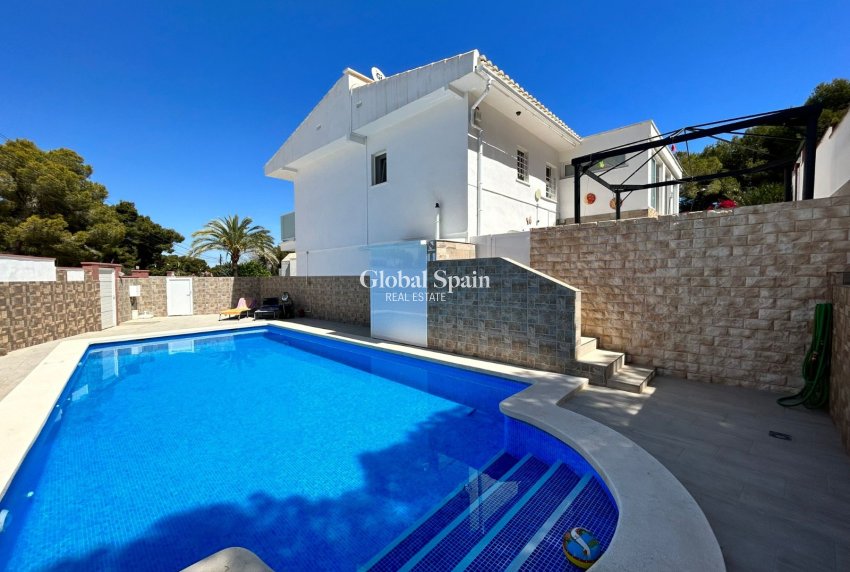 Wederverkoop - VILLA -
TORREVIEJA - LOS BALCONES - LOS ALTOS