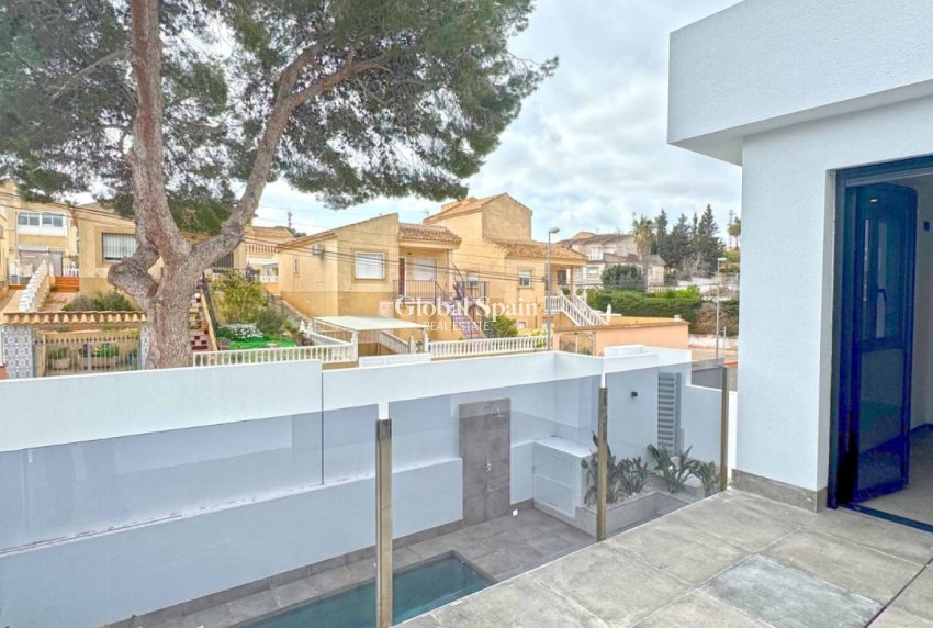 Wederverkoop - Villa -
TORREVIEJA - LOS BALCONES - LOS ALTOS