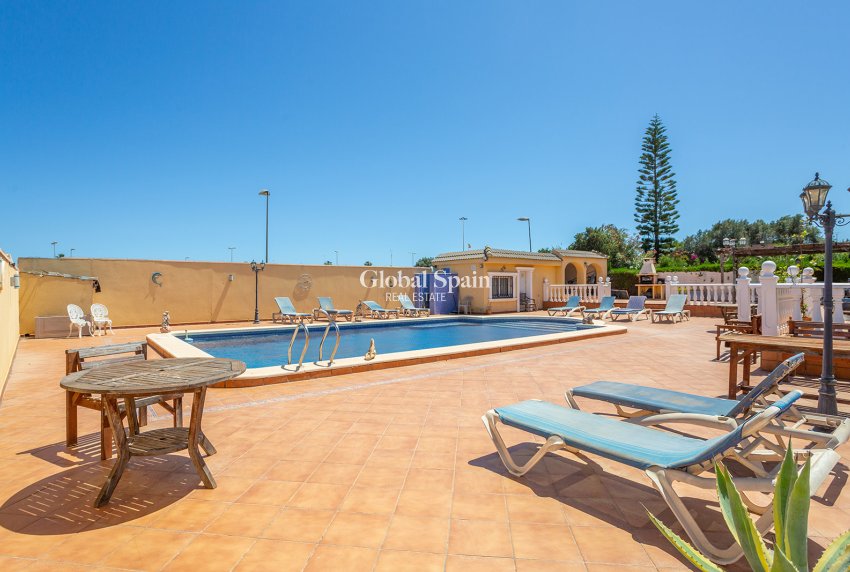 Wederverkoop - Villa -
TORREVIEJA - LOS BALCONES - LOS ALTOS