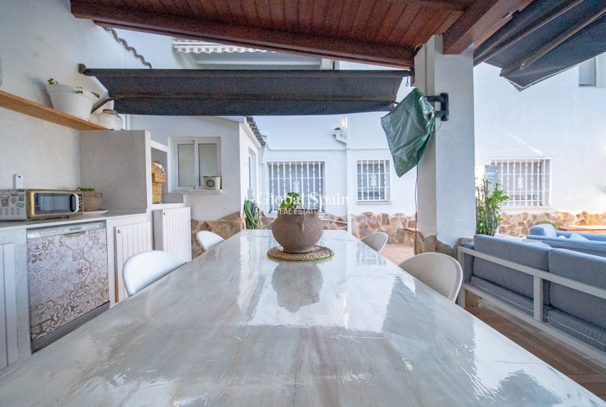 Wederverkoop - Villa -
TORREVIEJA - LOS BALCONES - LOS ALTOS