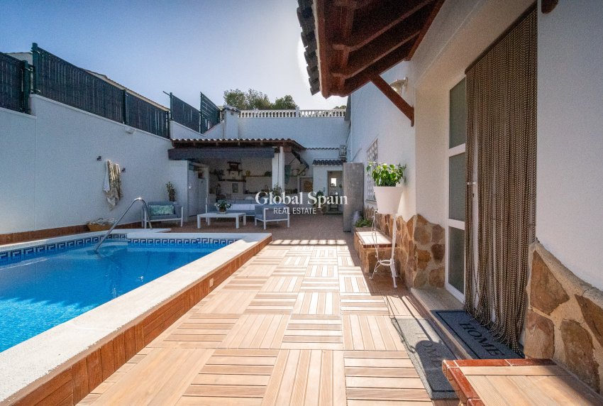 Wederverkoop - Villa -
TORREVIEJA - LOS BALCONES - LOS ALTOS