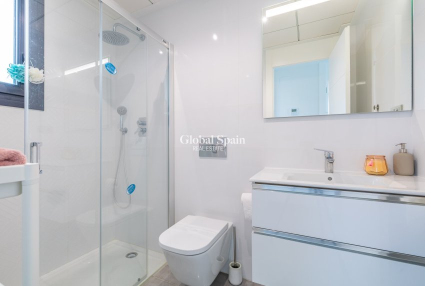 Wederverkoop - Villa -
TORREVIEJA - LOS BALCONES - LOS ALTOS