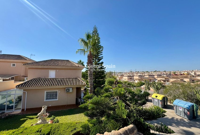 Wederverkoop - Villa -
TORREVIEJA - LOS BALCONES - LOS ALTOS