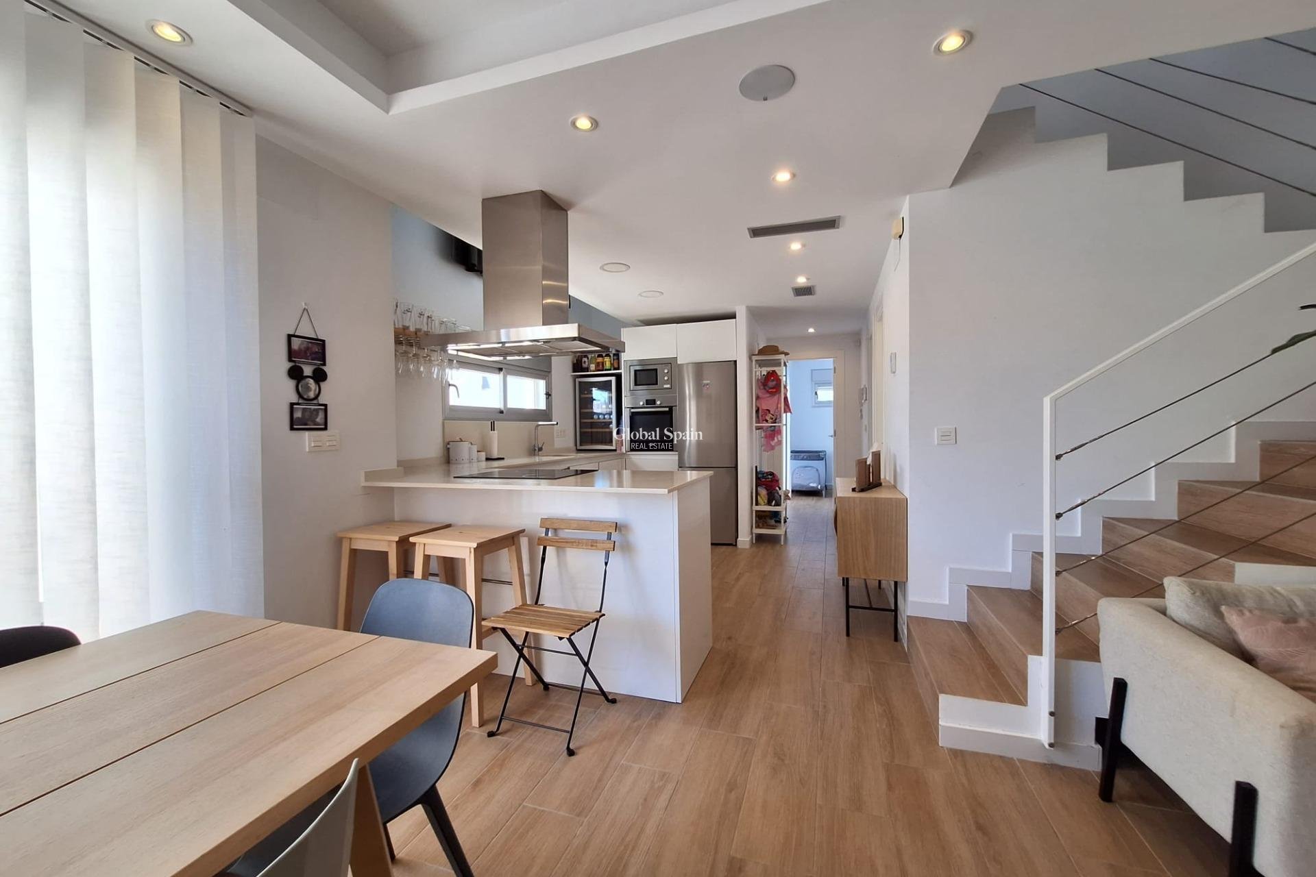 Wederverkoop - VILLA -
TORREVIEJA - Los Frutales
