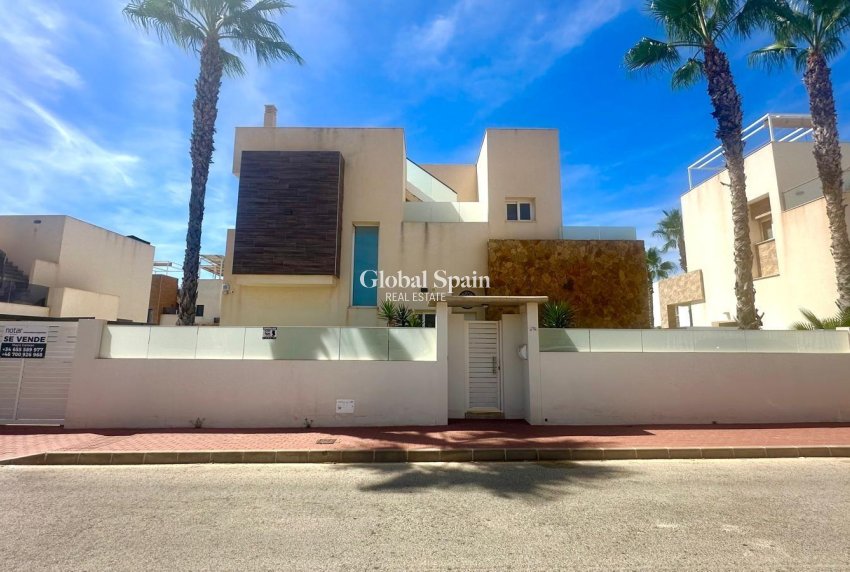 Wederverkoop - VILLA -
TORREVIEJA - Miramar - Torre Del Moro