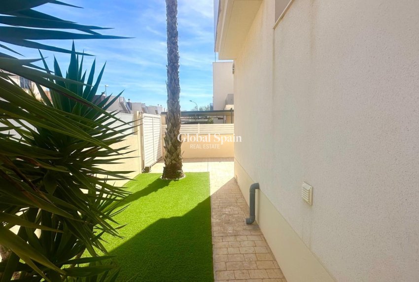 Wederverkoop - VILLA -
TORREVIEJA - Miramar - Torre Del Moro