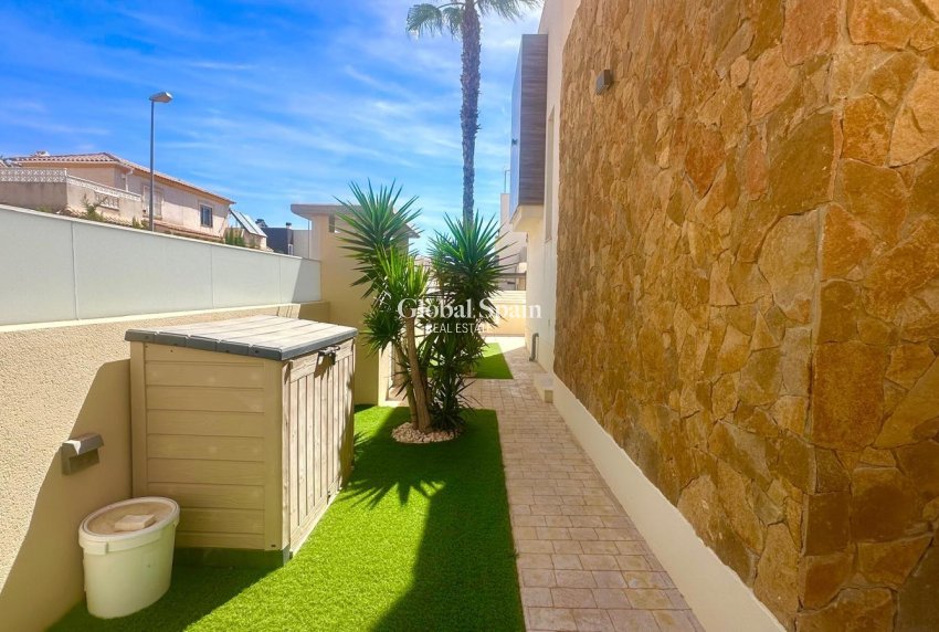 Wederverkoop - VILLA -
TORREVIEJA - Miramar - Torre Del Moro