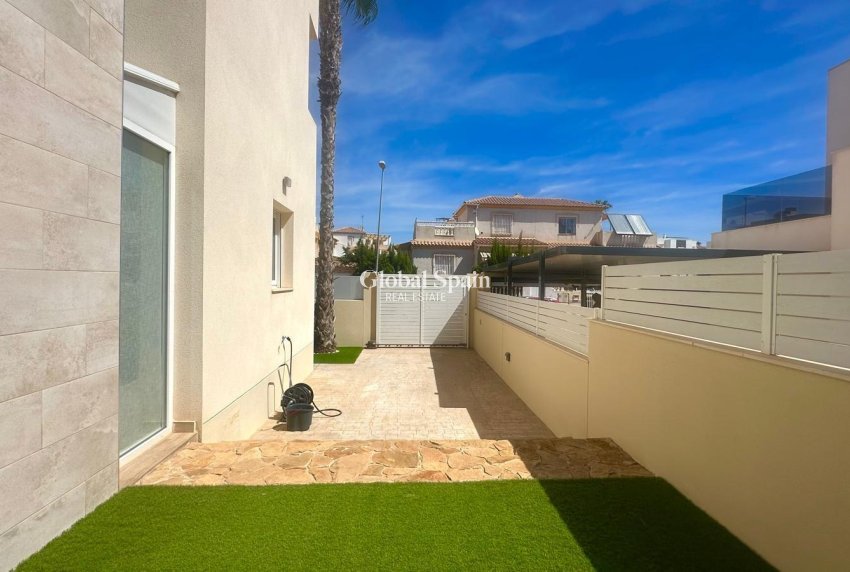 Wederverkoop - VILLA -
TORREVIEJA - Miramar - Torre Del Moro