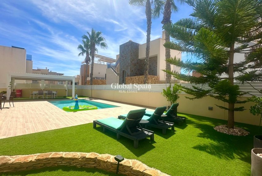 Wederverkoop - VILLA -
TORREVIEJA - Miramar - Torre Del Moro