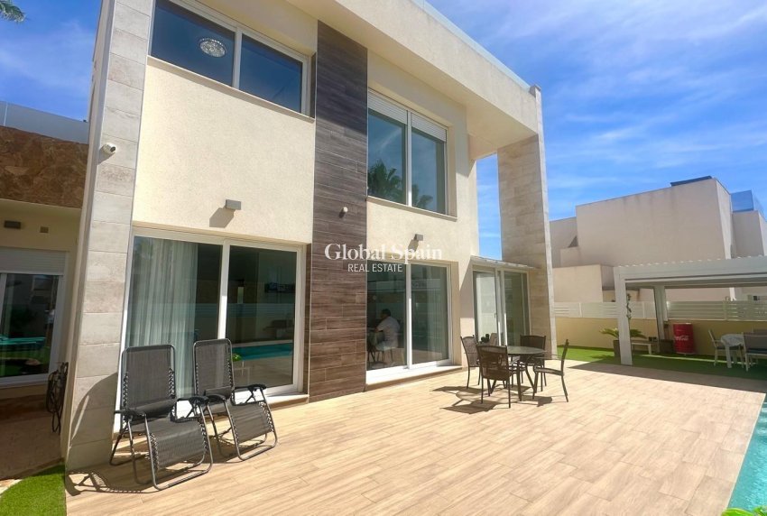 Wederverkoop - VILLA -
TORREVIEJA - Miramar - Torre Del Moro