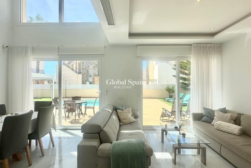 Wederverkoop - VILLA -
TORREVIEJA - Miramar - Torre Del Moro