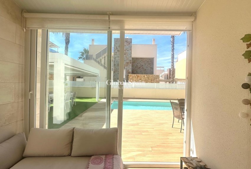 Wederverkoop - VILLA -
TORREVIEJA - Miramar - Torre Del Moro