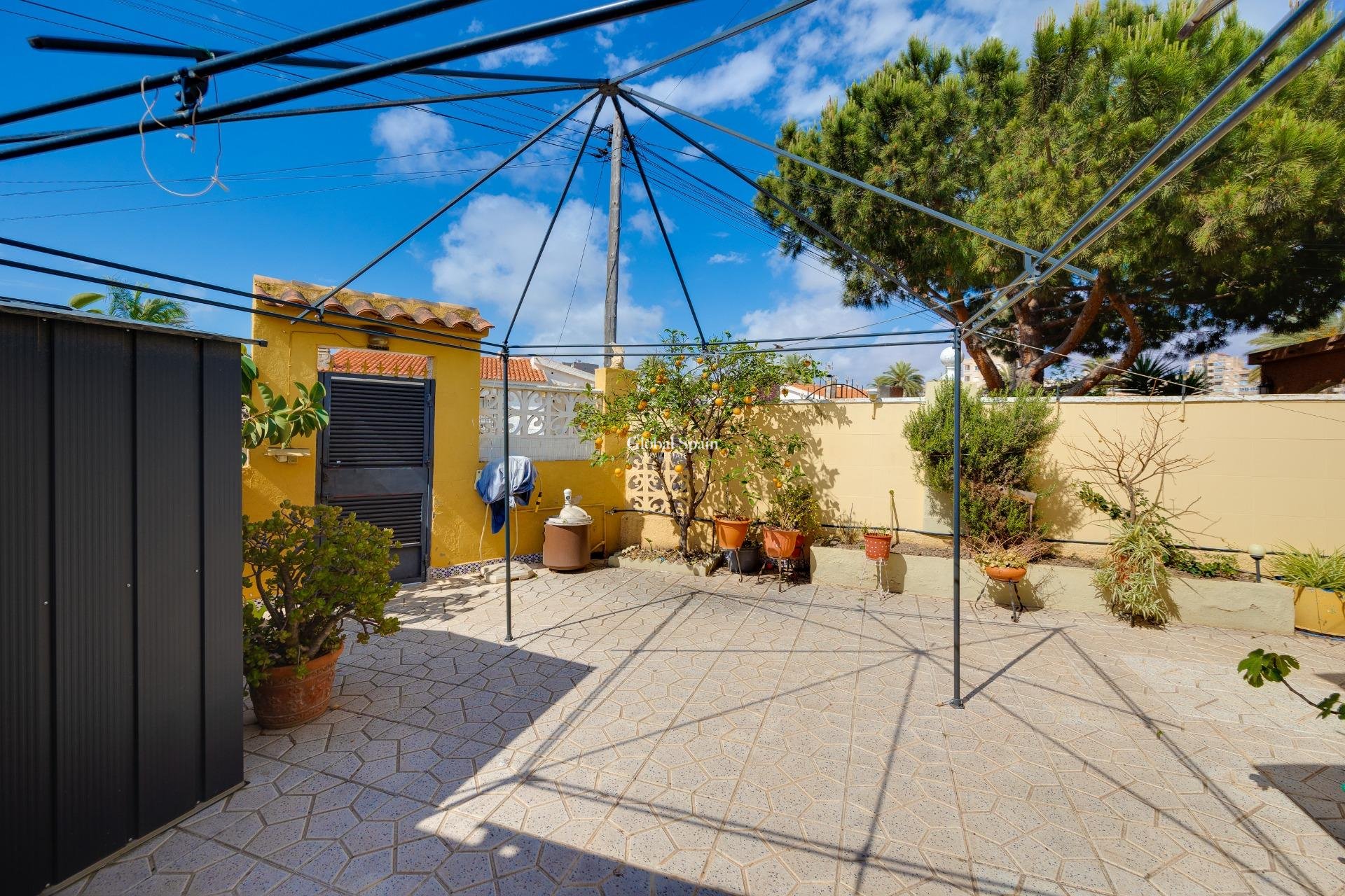 Wederverkoop - VILLA -
TORREVIEJA - Playa de los Locos