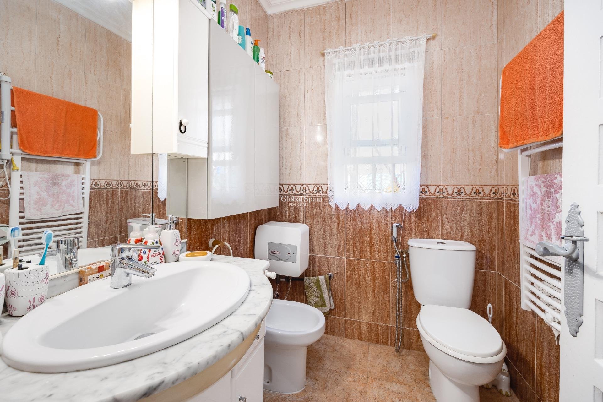 Wederverkoop - VILLA -
TORREVIEJA - Playa de los Locos