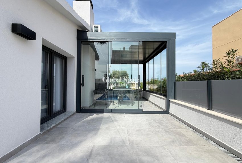 Wederverkoop - VILLA -
TORREVIEJA - Punta Prima