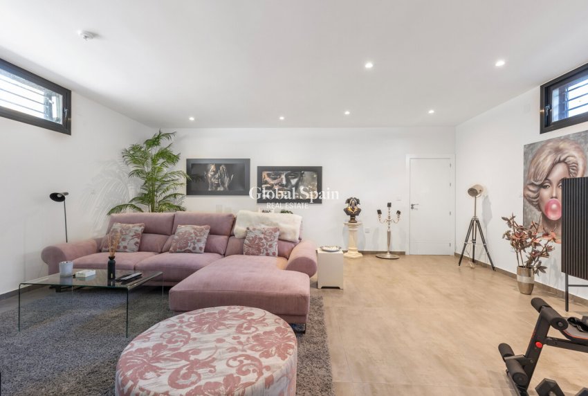 Wederverkoop - VILLA -
TORREVIEJA - Rosaleda