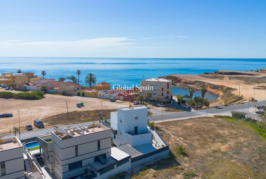 Wederverkoop - VILLA -
TORREVIEJA - Rosaleda