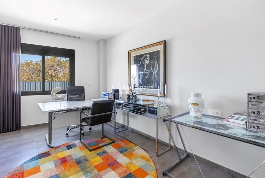 Wederverkoop - VILLA -
TORREVIEJA - Rosaleda