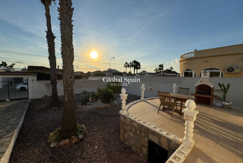 Wederverkoop - Villa -
TORREVIEJA - San luis