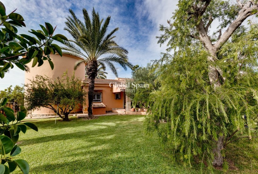 Wederverkoop - VILLA -
TORREVIEJA - San Luis
