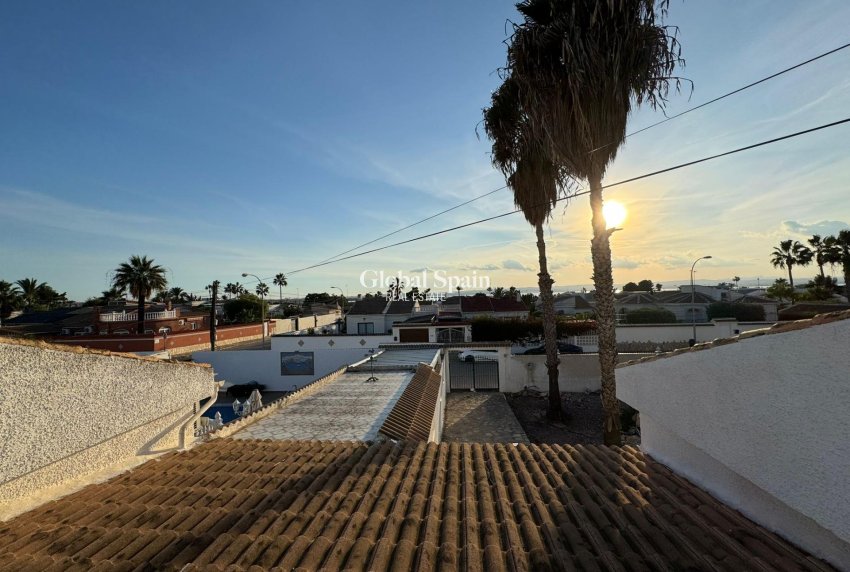 Wederverkoop - VILLA -
TORREVIEJA - San luis