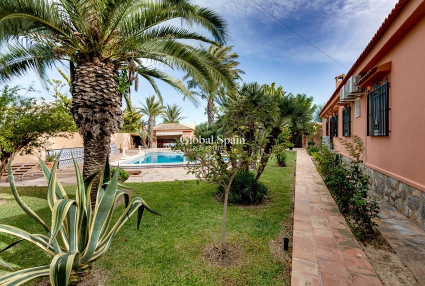 Wederverkoop - VILLA -
TORREVIEJA - San Luis