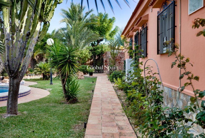 Wederverkoop - VILLA -
TORREVIEJA - San Luis