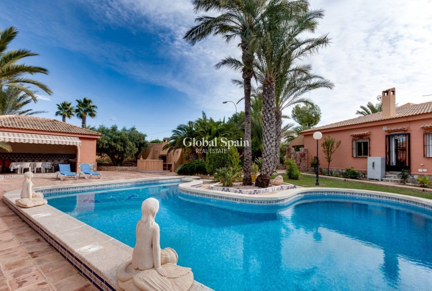 Wederverkoop - VILLA -
TORREVIEJA - San Luis