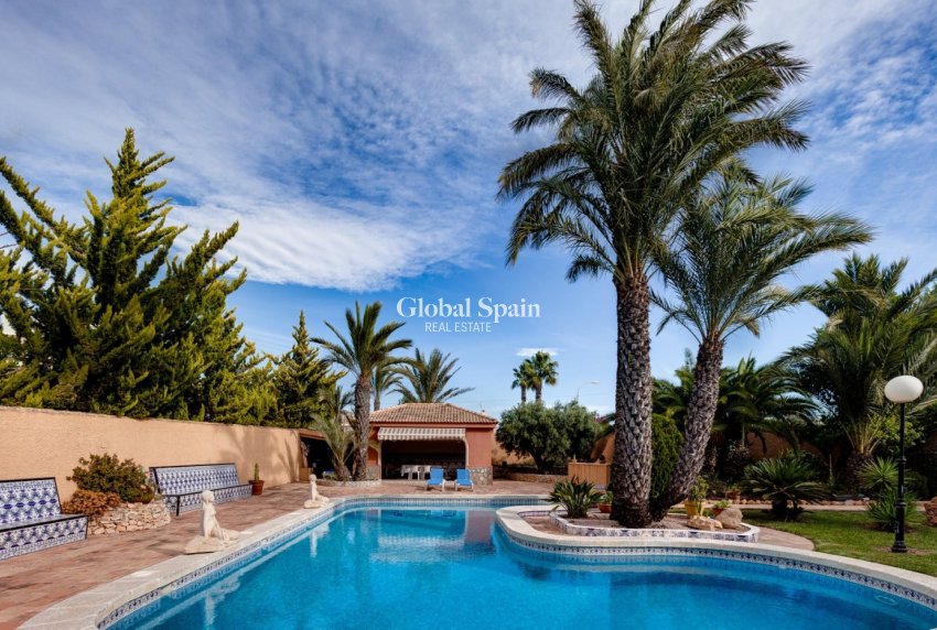 Wederverkoop - VILLA -
TORREVIEJA - San Luis
