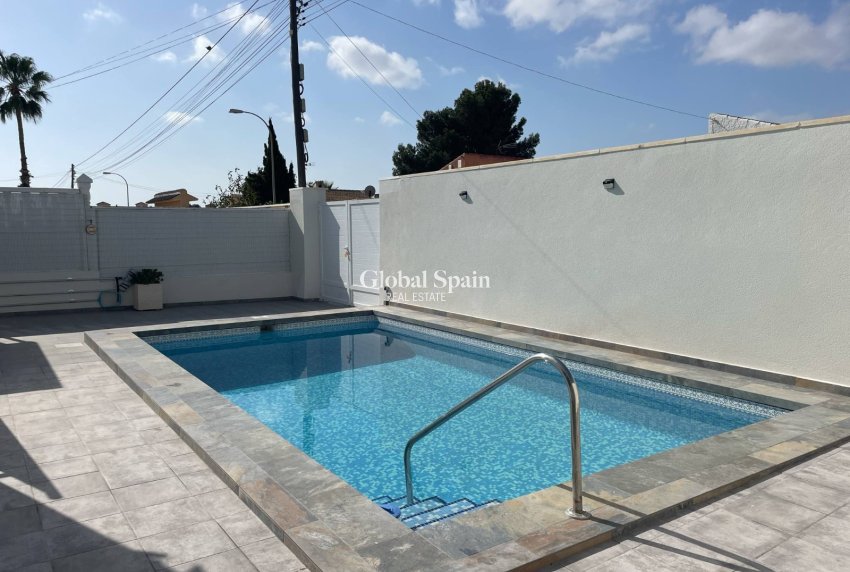 Wederverkoop - Villa -
TORREVIEJA - San Luis