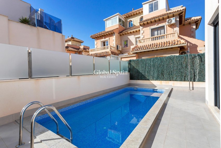 Wederverkoop - Villa -
TORREVIEJA - Sector 25