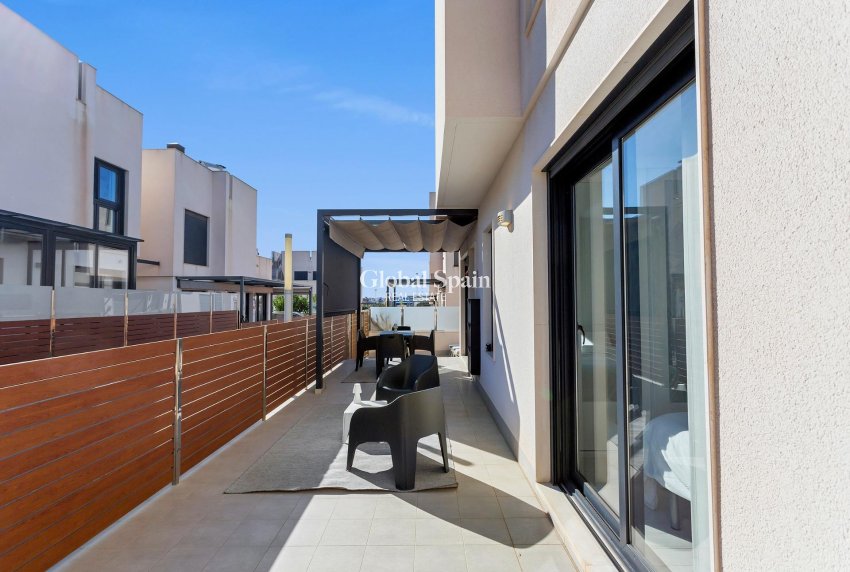 Wederverkoop - Villa -
TORREVIEJA - Sector 25