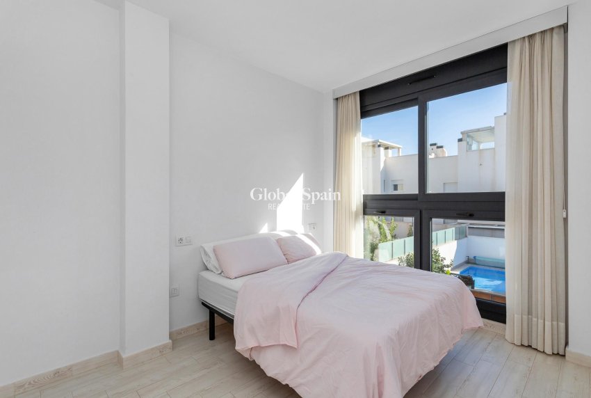 Wederverkoop - Villa -
TORREVIEJA - Sector 25