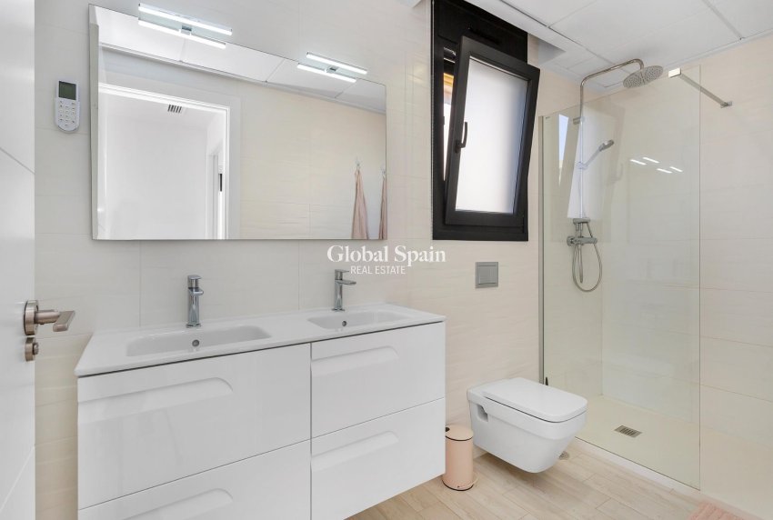 Wederverkoop - Villa -
TORREVIEJA - Sector 25