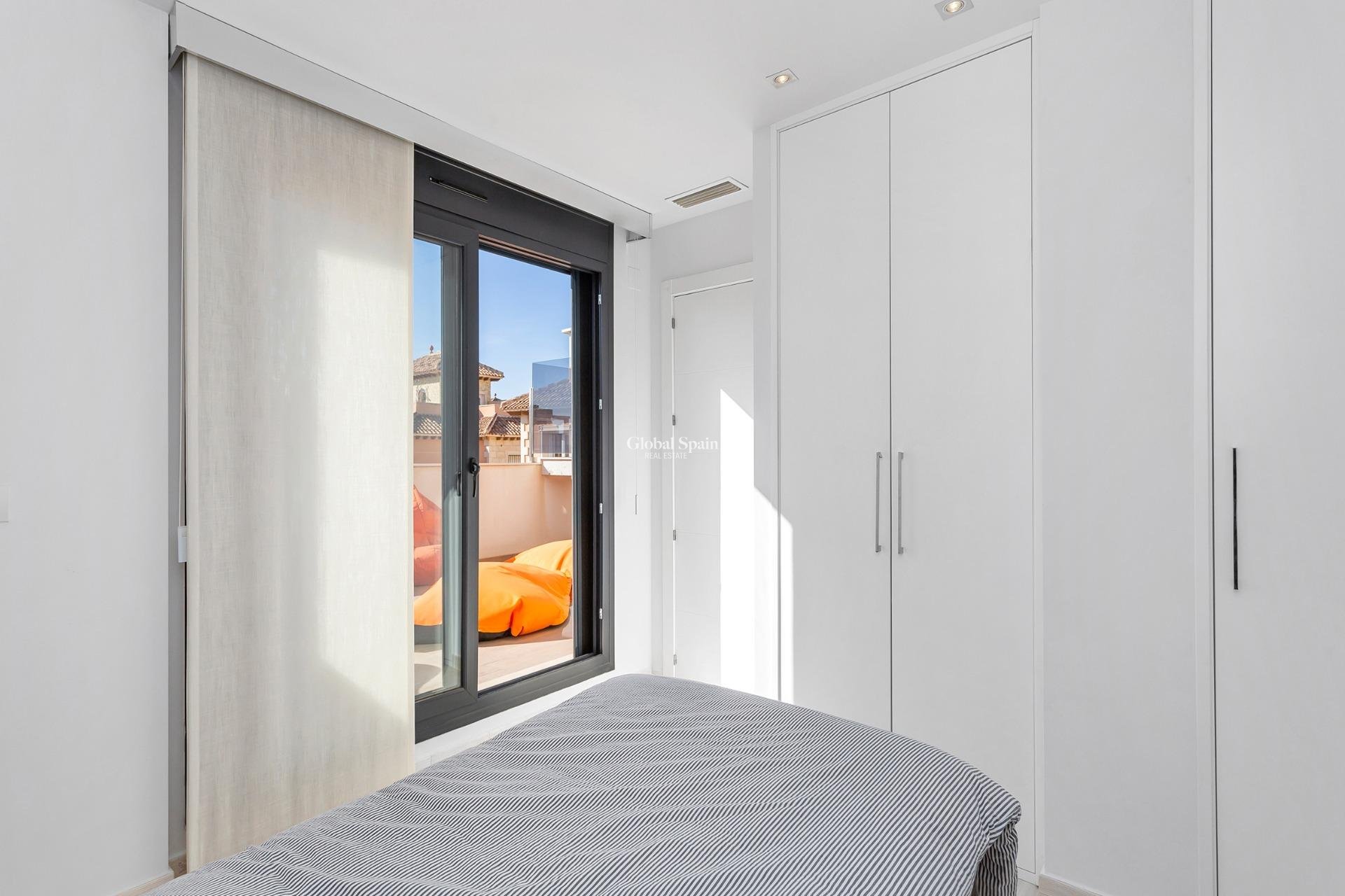 Wederverkoop - Villa -
TORREVIEJA - Sector 25