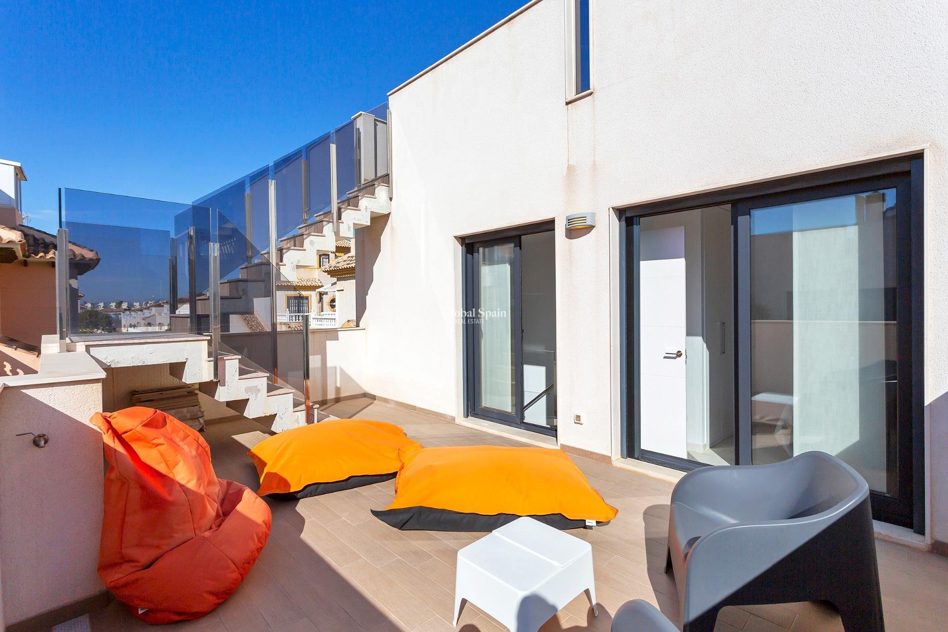 Wederverkoop - Villa -
TORREVIEJA - Sector 25