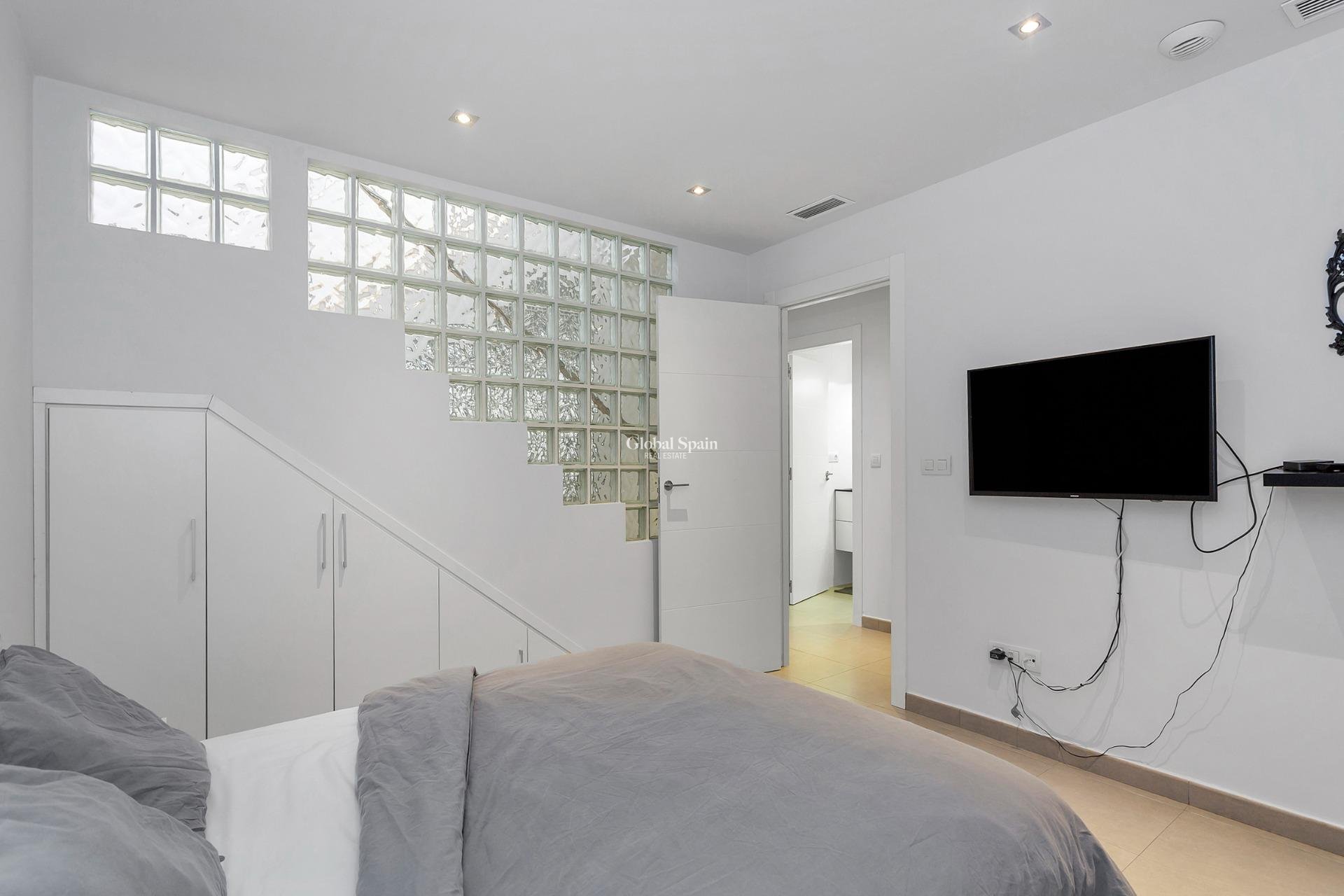 Wederverkoop - Villa -
TORREVIEJA - Sector 25