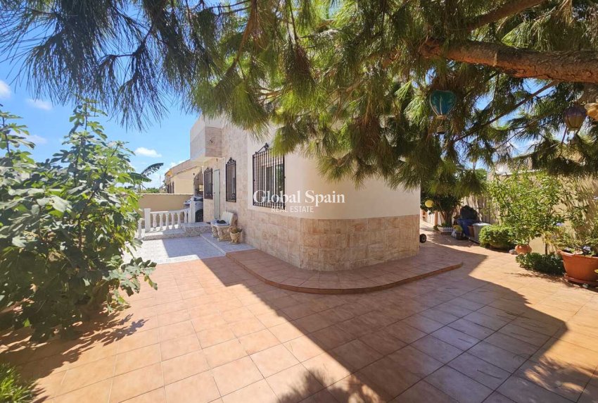 Wederverkoop - VILLA -
TORREVIEJA - Torre del Moro