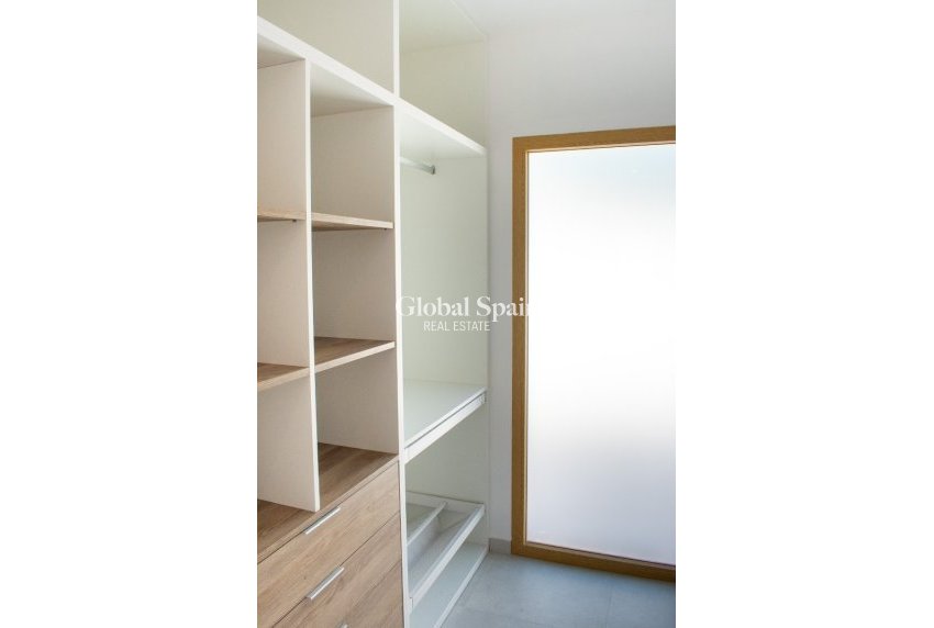 Wederverkoop - VILLA -
TORREVIEJA - Torreta Florida