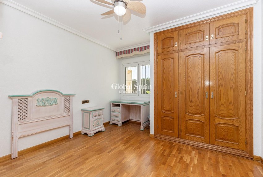 Wederverkoop - Villa -
TORREVIEJA - Torreta florida