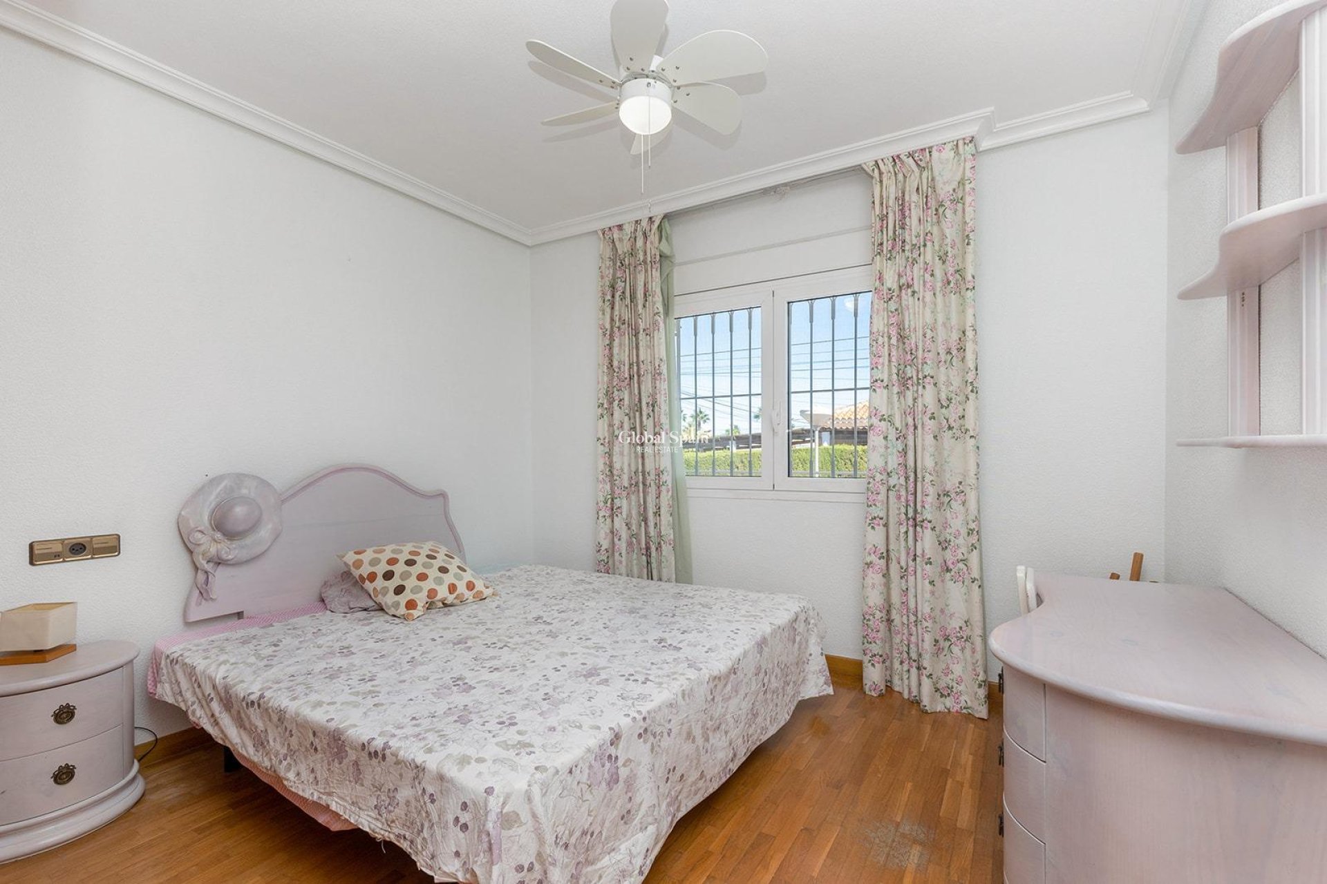 Wederverkoop - Villa -
TORREVIEJA - Torreta florida