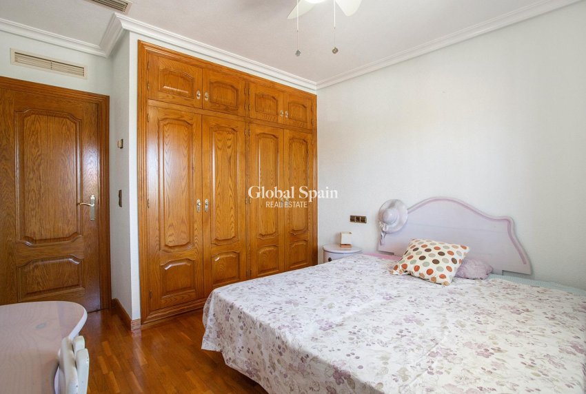 Wederverkoop - Villa -
TORREVIEJA - Torreta florida