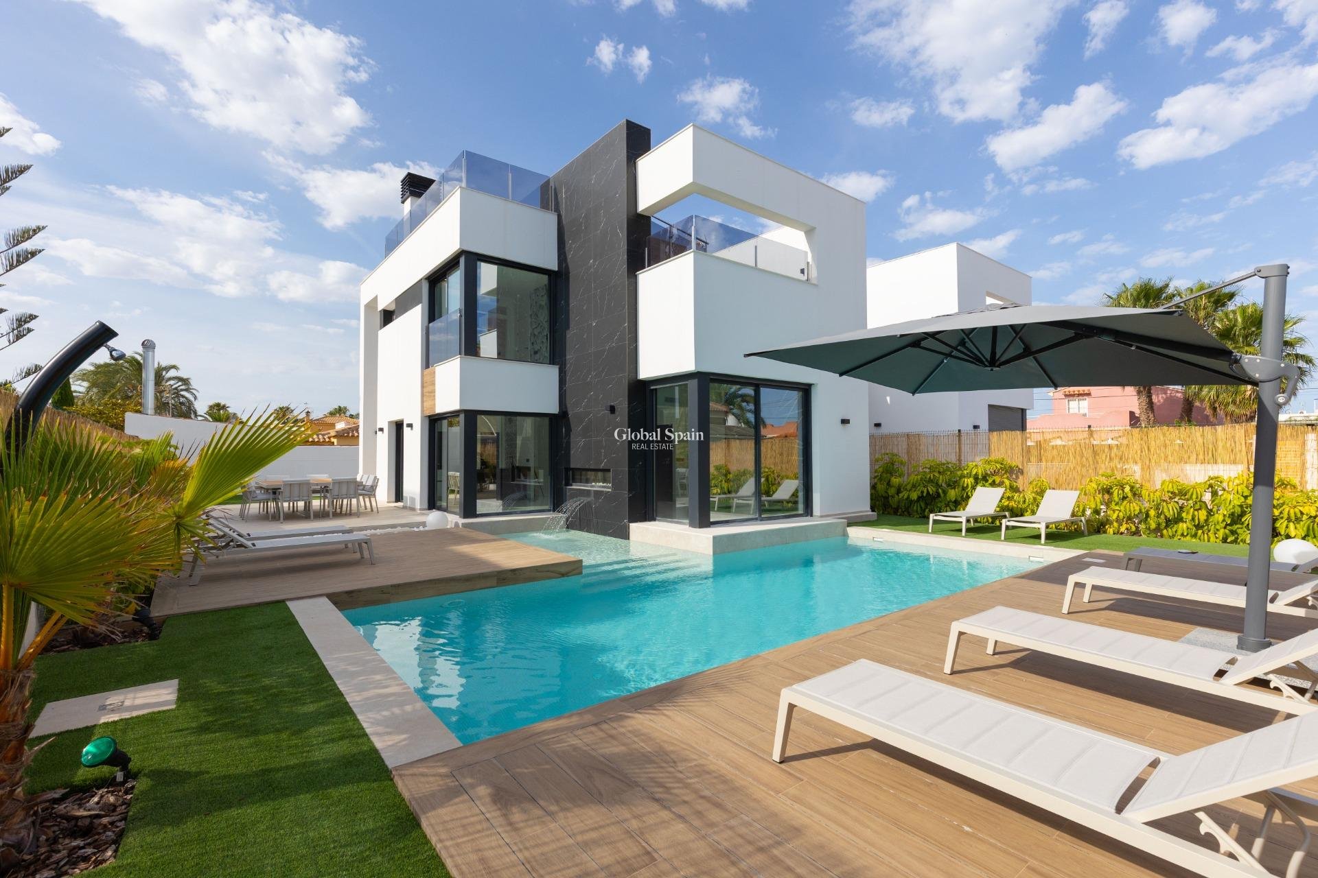 Wederverkoop - VILLA -
TORREVIEJA - Torreta Florida