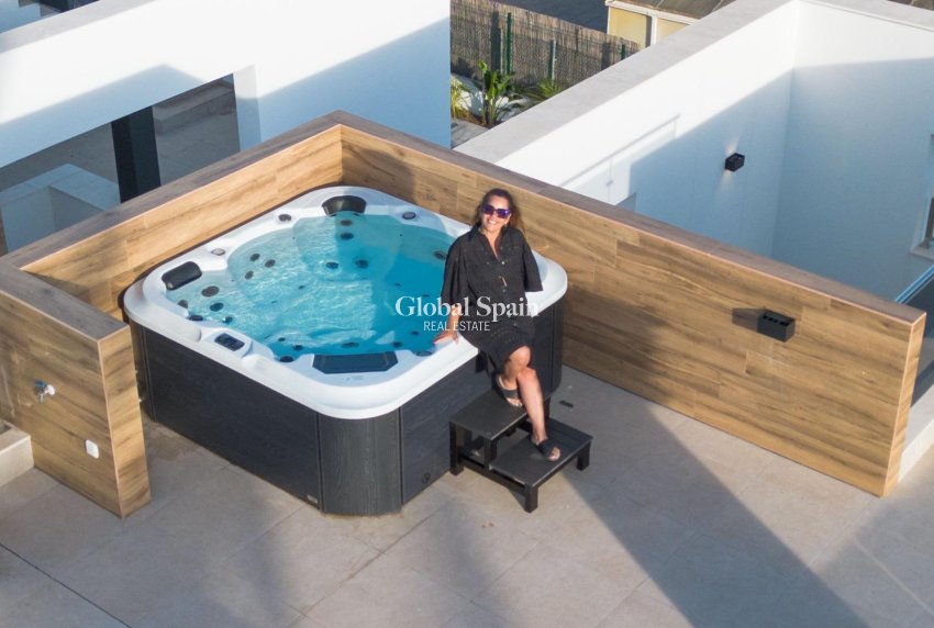 Wederverkoop - VILLA -
TORREVIEJA - Torreta Florida