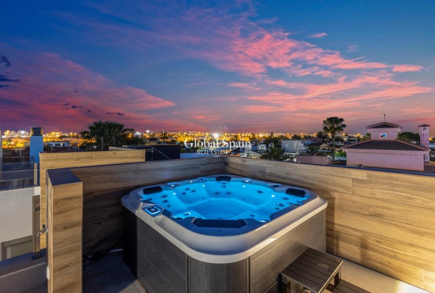 Wederverkoop - VILLA -
TORREVIEJA - Torreta Florida