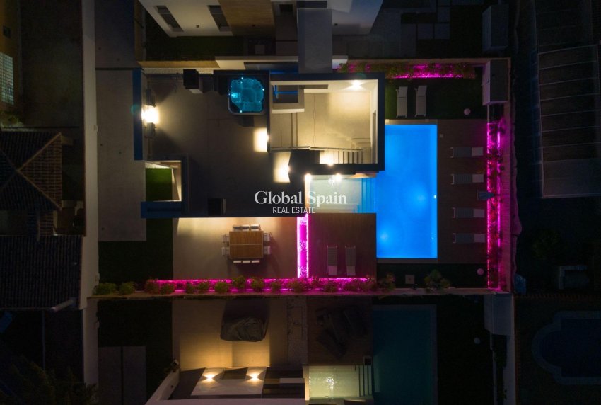 Wederverkoop - VILLA -
TORREVIEJA - Torreta Florida