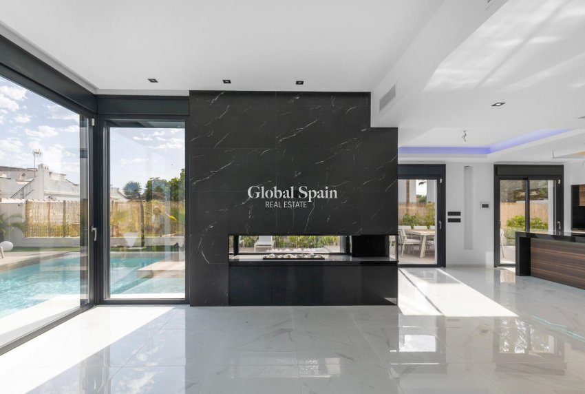 Wederverkoop - VILLA -
TORREVIEJA - Torreta Florida